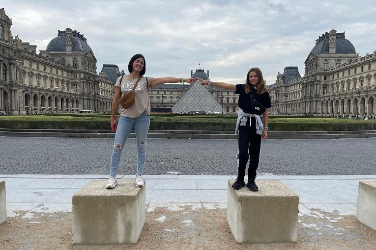 Su icónica pirámide de cristal